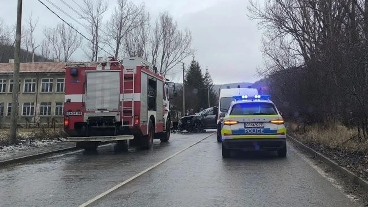 Образуваха се колони от автомобили в района на село ГинциЛек