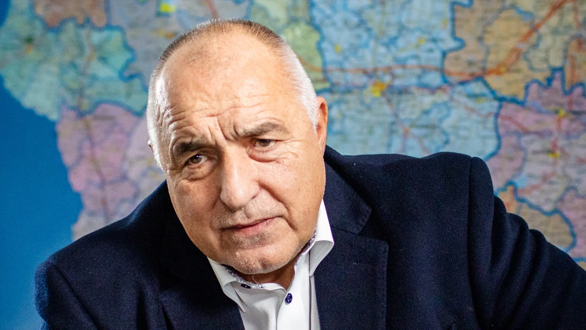 Лидерът на ГЕРБ смени джипката с интернет ефира за тричасови