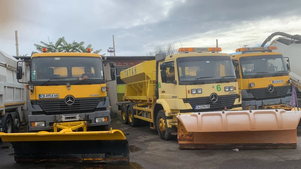 Кметът пусна машините превантивно срещу ледаРусе, 22:54 часа. Малко преди