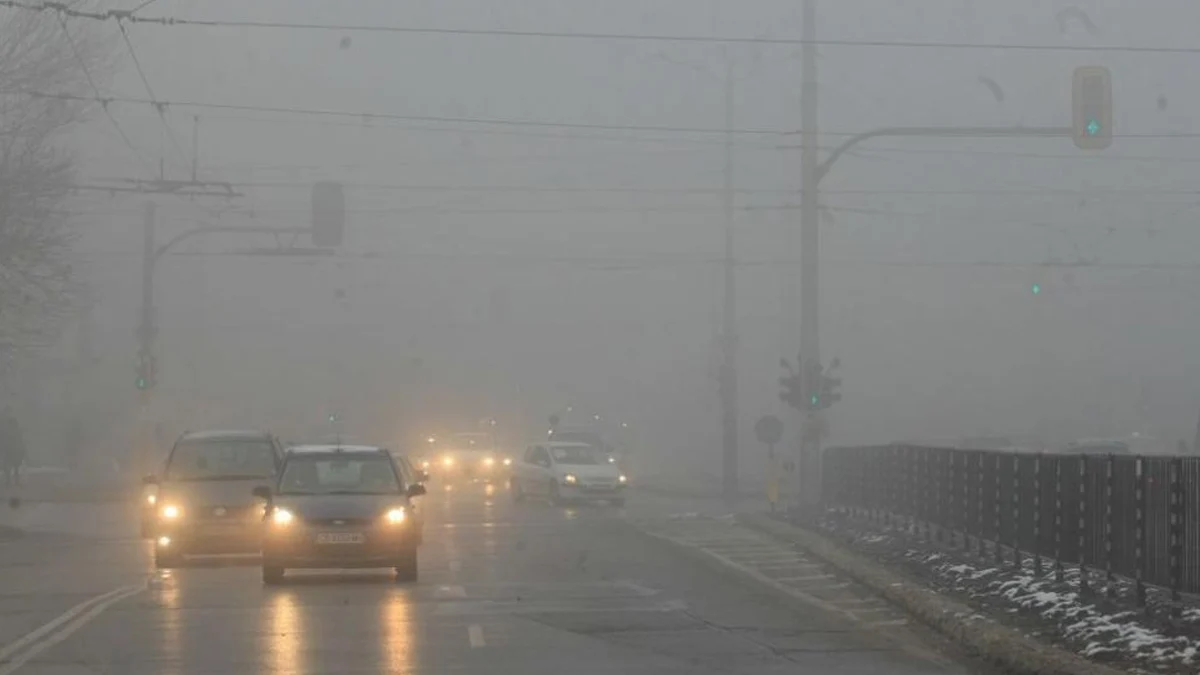 Видимостта в Северна България е силно намалена, мокрите настилки крият