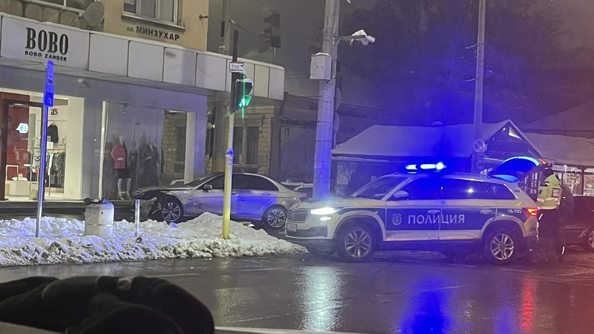 Полицията изяснява причините за инцидента, блокирал трафика в час пикТежка