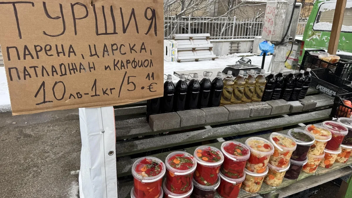 Кризата удари дори богатите селаСвиване на потреблението и драстичен спад