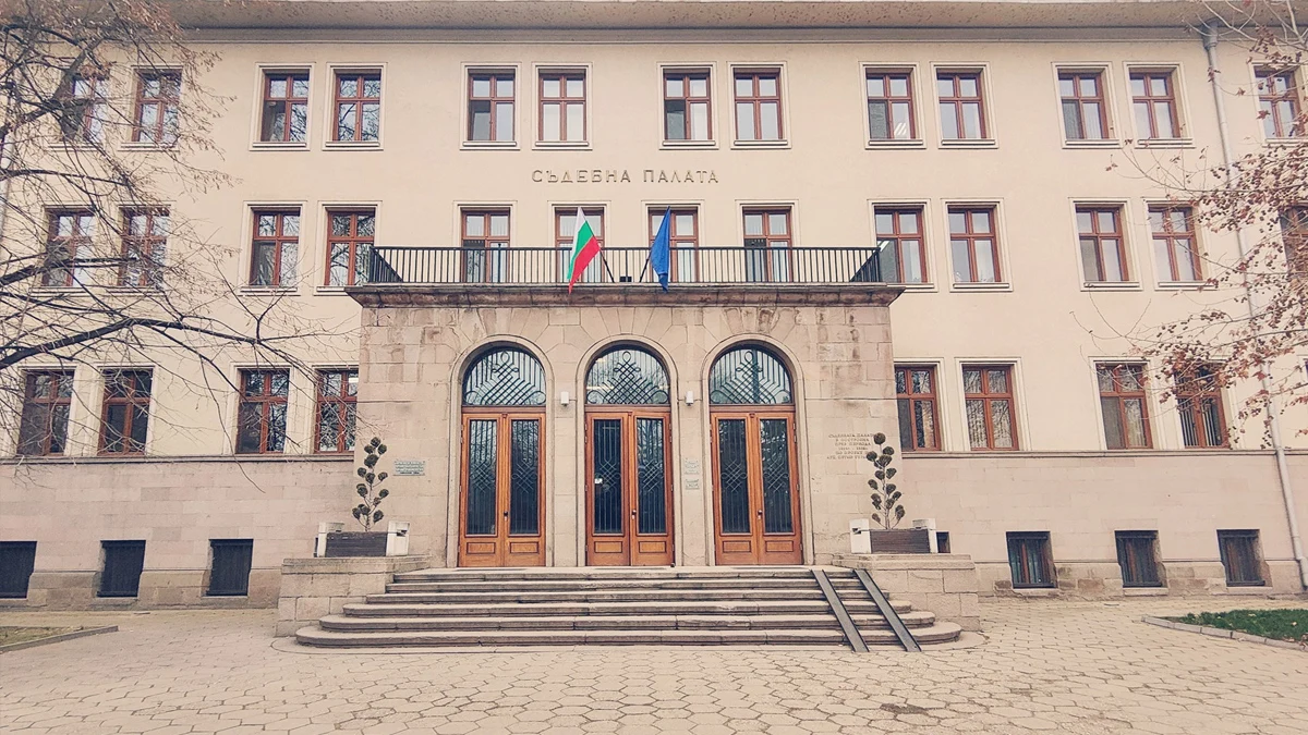 Мъжът е чупил ръце и грабил беззащитни пенсионерки посред бял