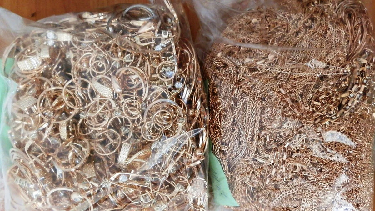 Бижутата са открити у двама косовски граждани в автобус от