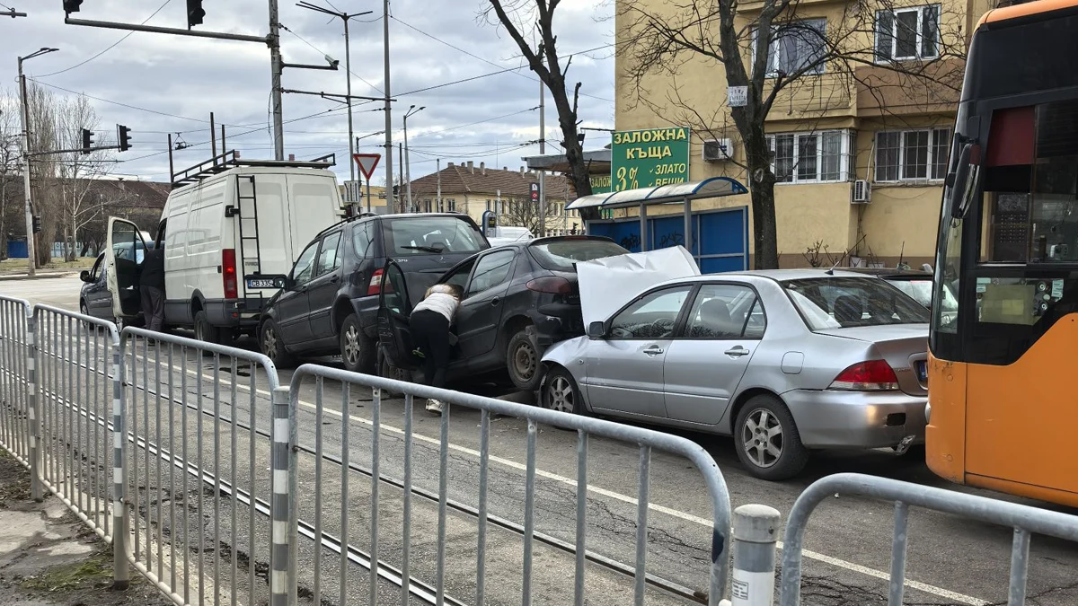 Инцидентът стана на булевард РоженАвтобус от системата на столичния градски