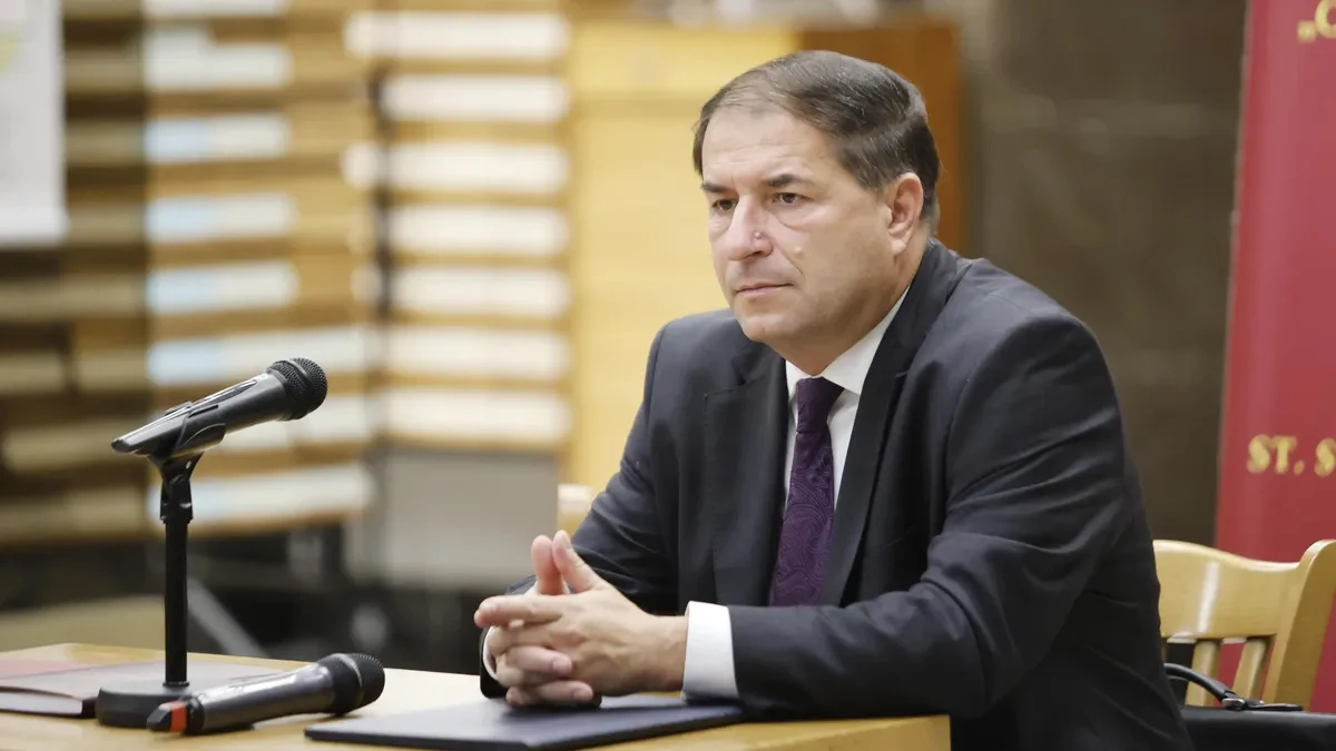 Според експерта процедурата е бърза и не подлежи на спиранеКонституционният