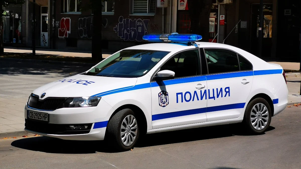 Служители на реда в Русе задържаха двама млади мъже за