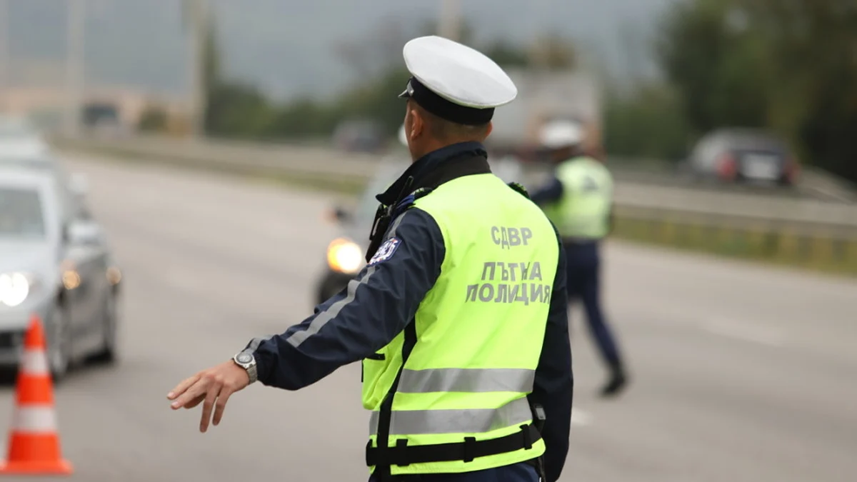 Младежът опитал да скрие регистрацията с фолио и шофирал със