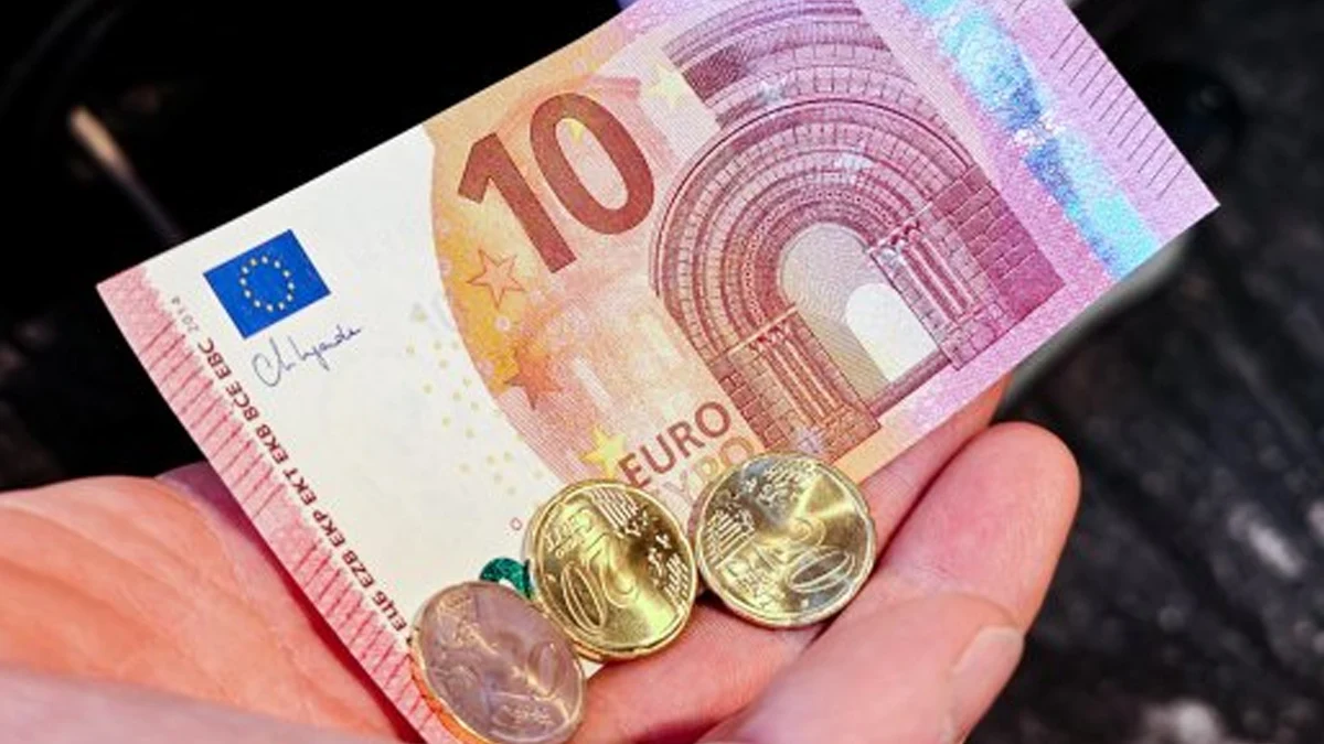 Търговци превръщат лева в евро едно към едно, докато държавата