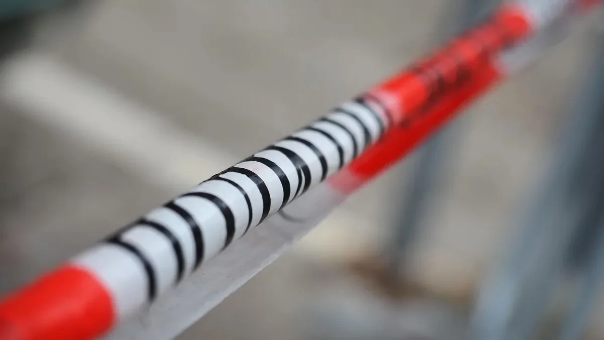 Извършителят нападнал бившата си приятелка с бутилка и нож след