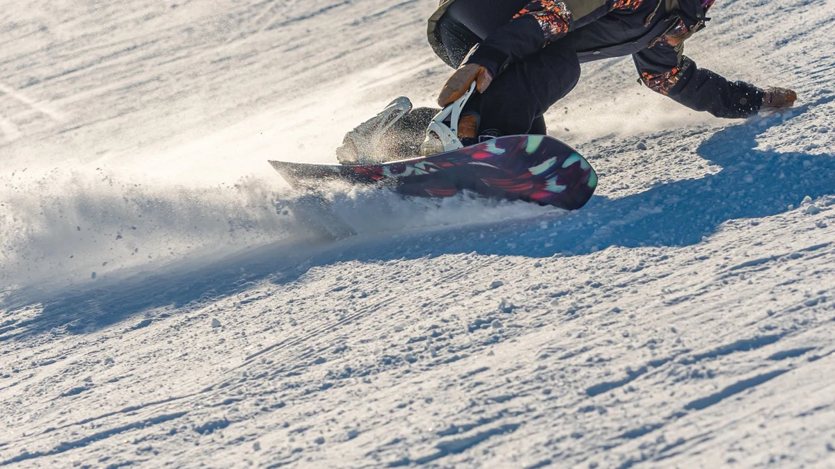 Момиче е с черепно-мозъчна травма след каране на сноубордТежък инцидент