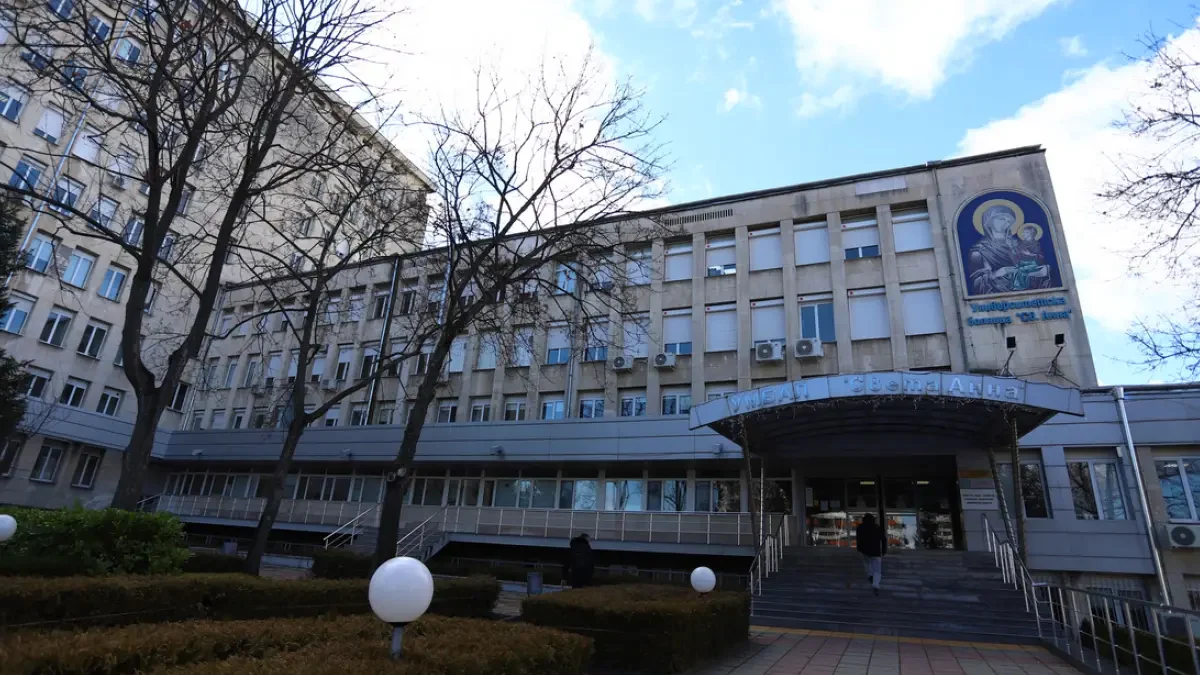 Болницата е в тежко финансово състояние, доставчици отказват доставкиЛекари, медицински