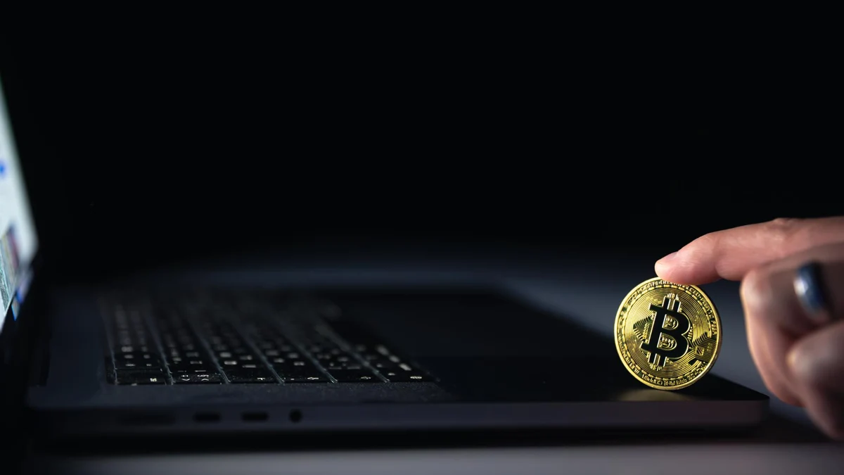 Откриха 650 000 долара в крипто при спецакция по искане