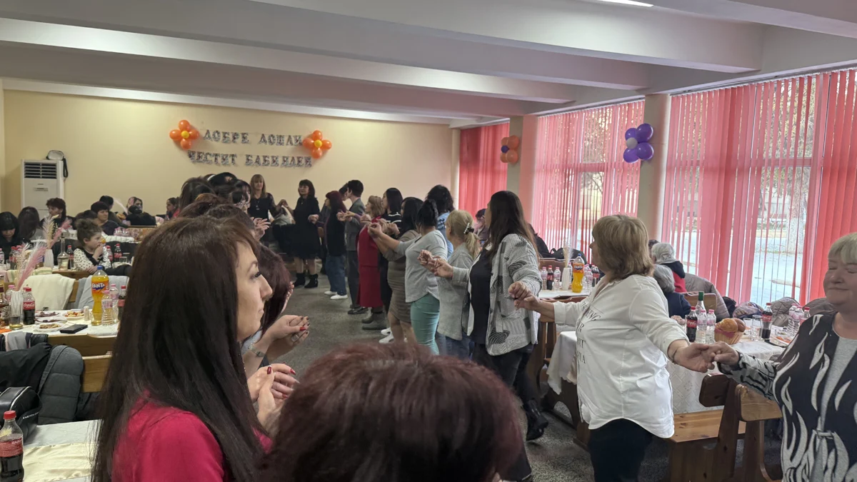 Кметове и баби спазиха ритуала в Караманово и Долна Студена,