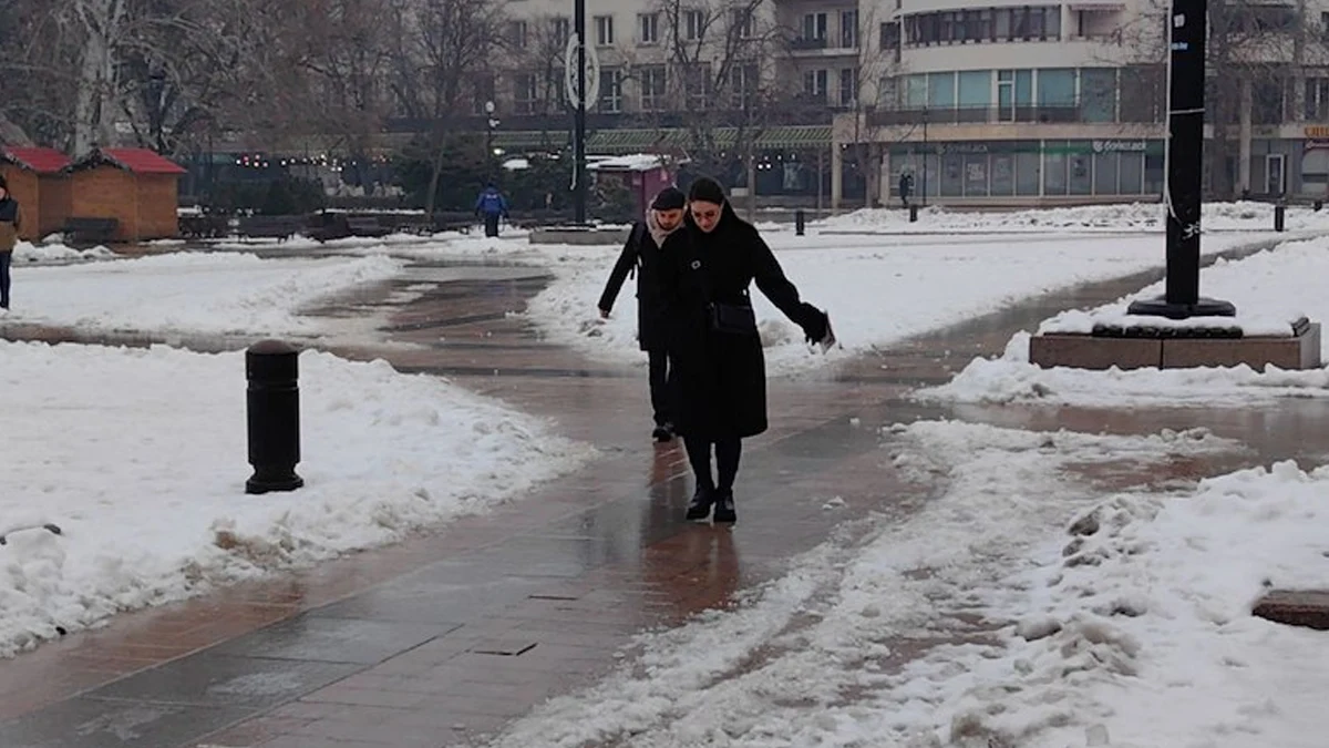 Лекарите в двете университетски болници отчитат десетки счупвания и травми