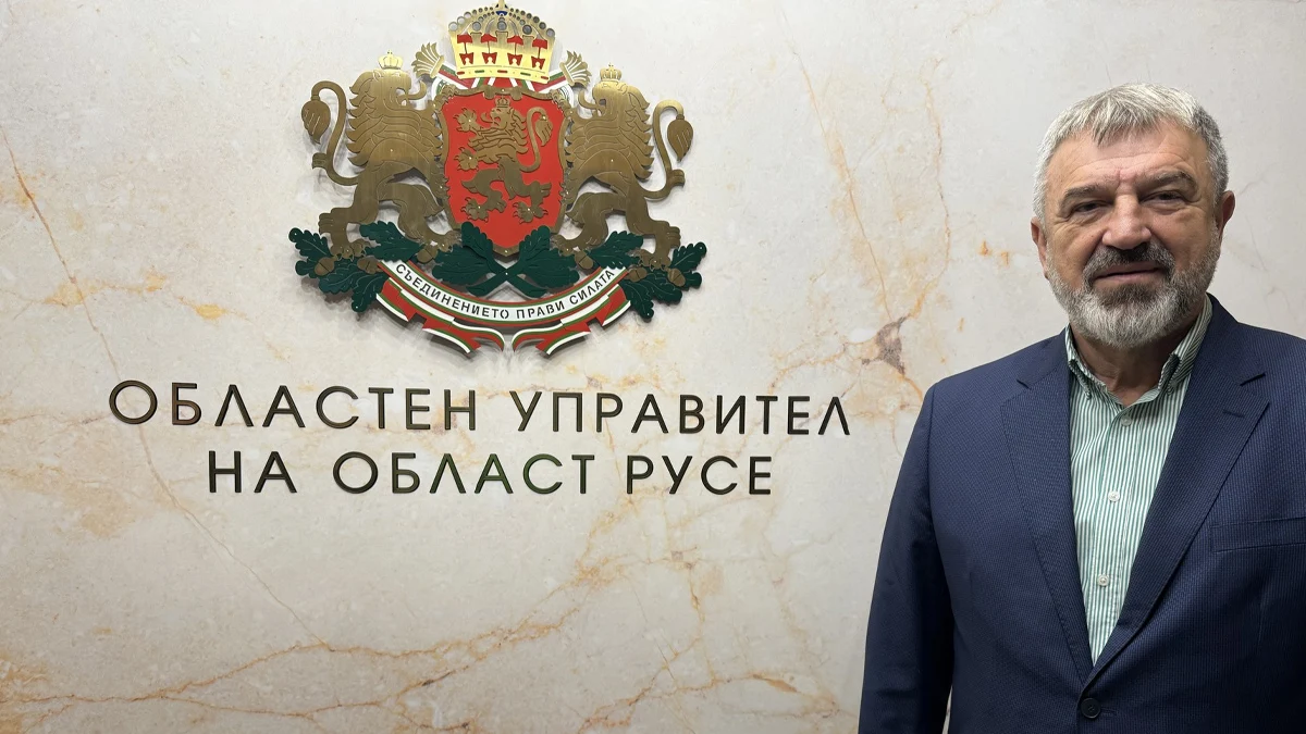 Областният управител получава отличие за принос към военните паметници и