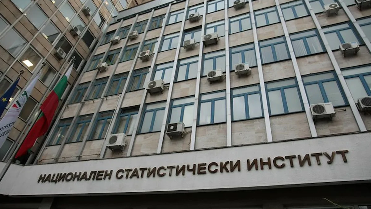 Поскъпване при развлеченията и транспорта, спад в цените на облеклото