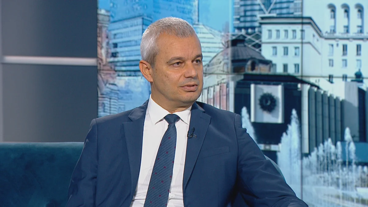 Лидерът на Възраждане обяви президента за идеологически противник след връчването