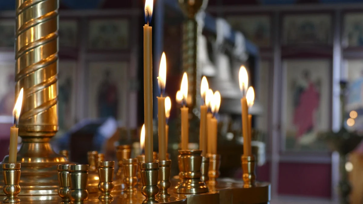 БПЦ въведе двойни етикети за свещите до август 2026 годинаБългарската