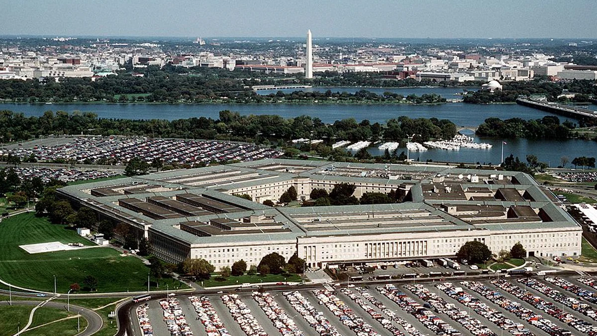 Армията е в пълна бойна готовност заради протестите срещу ICEПентагонът