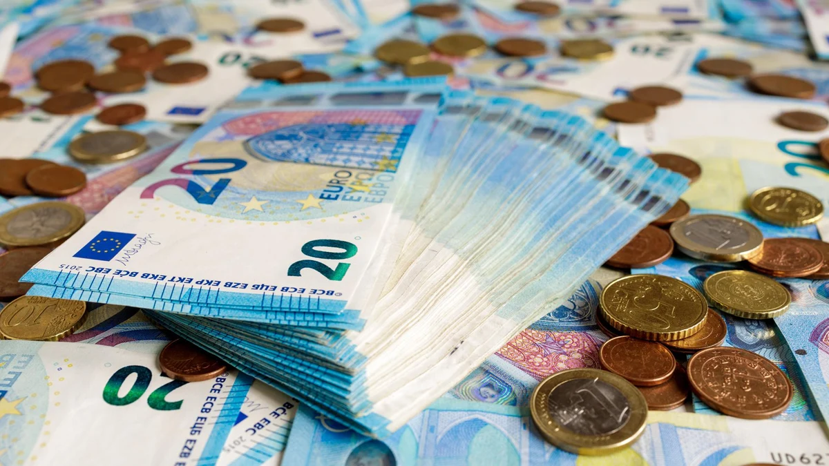 Данни на ЕЦБ разкриват спад в реалните доходи и жизнения