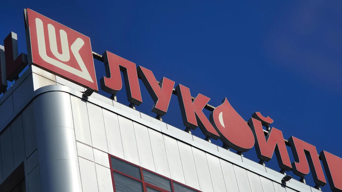 Сделката за 22 милиарда долара включва рафинерията в Бургас и