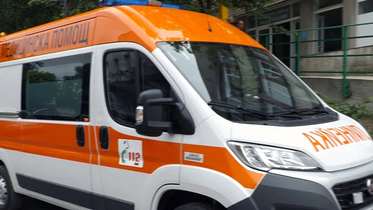 57-годишна жена е в болница с фрактура след инцидентаВъзрастен шофьор