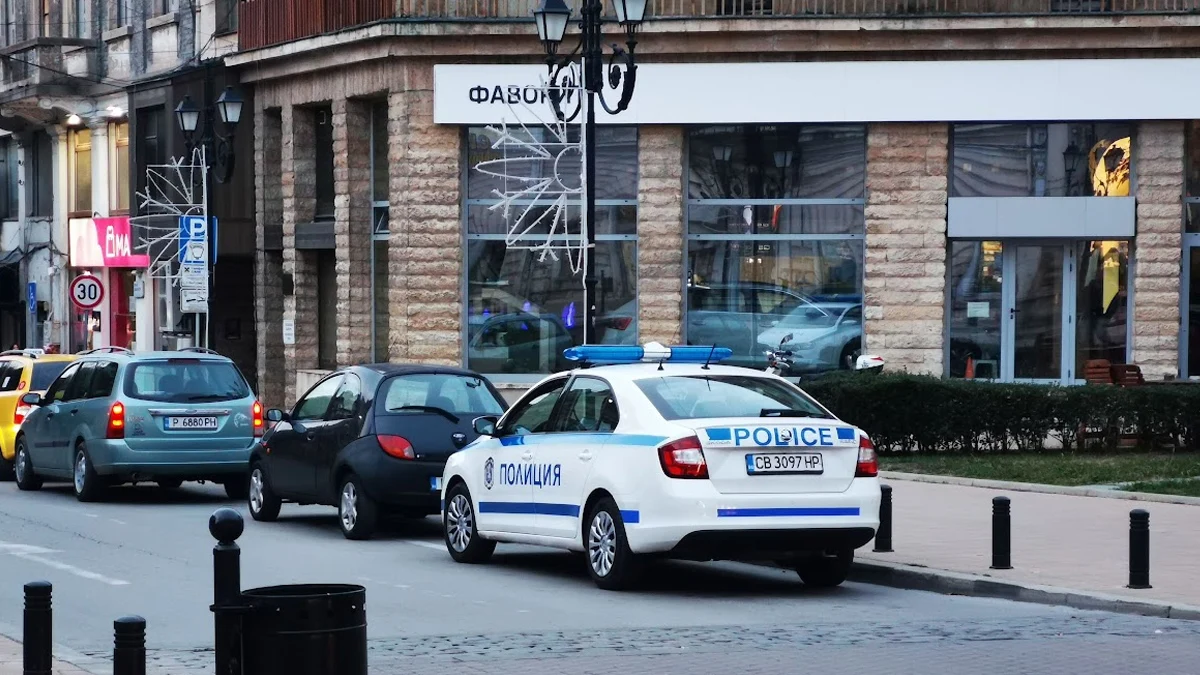 Полицията издирва крадец, задигнал портмоне от магазин в центъра на