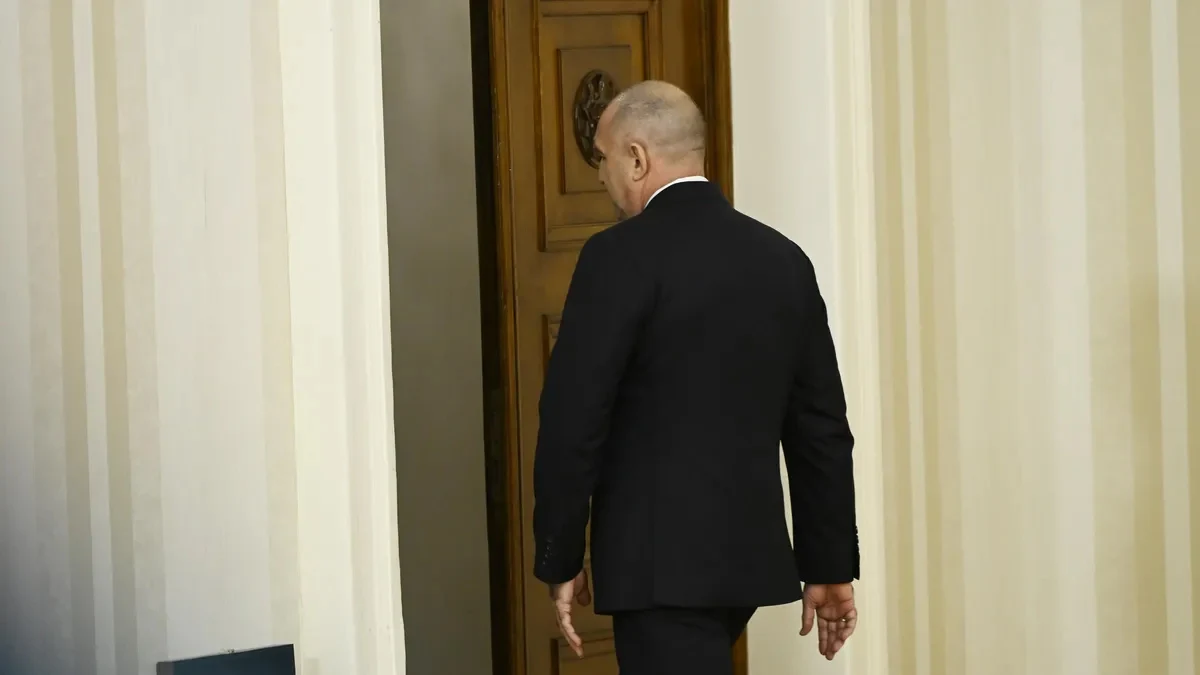 Очаква се Румен Радев да напусне президентската институция около 16:00