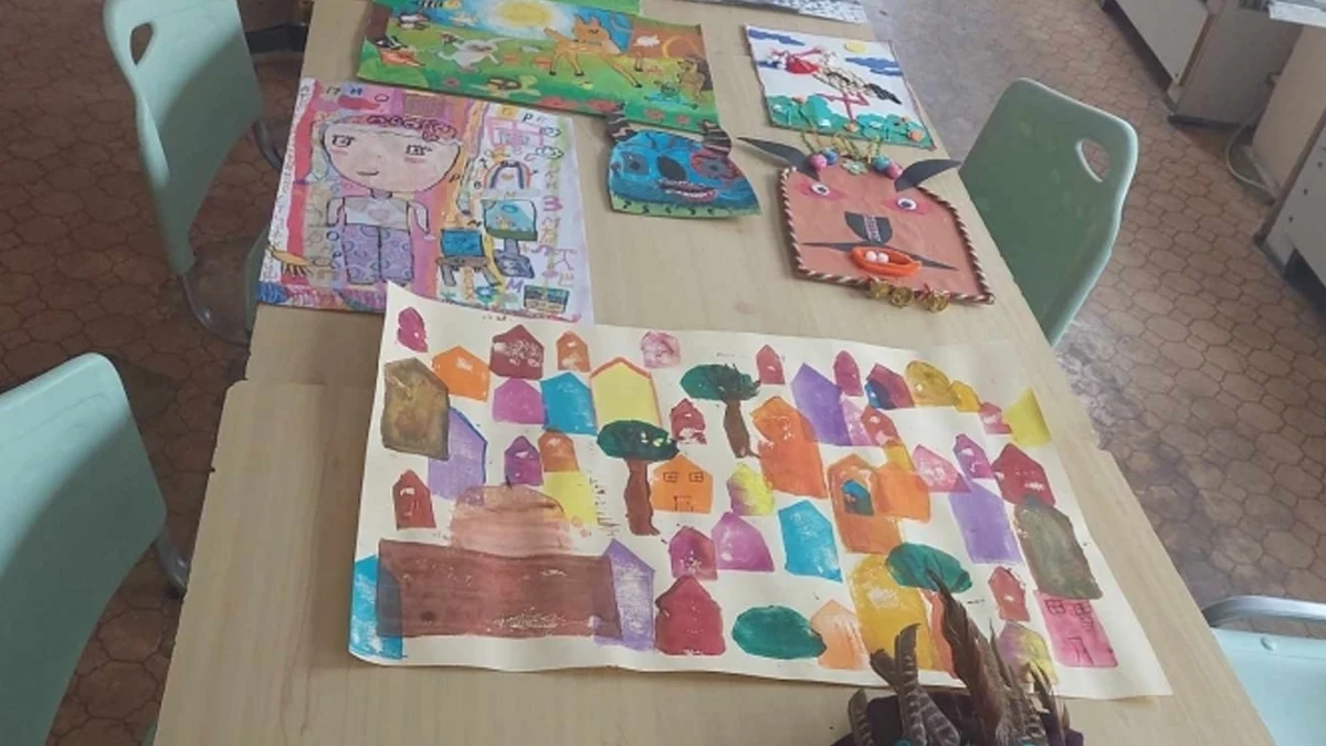 Допускат се рисунки, пластики и пана без ограничение в техникатаРусе