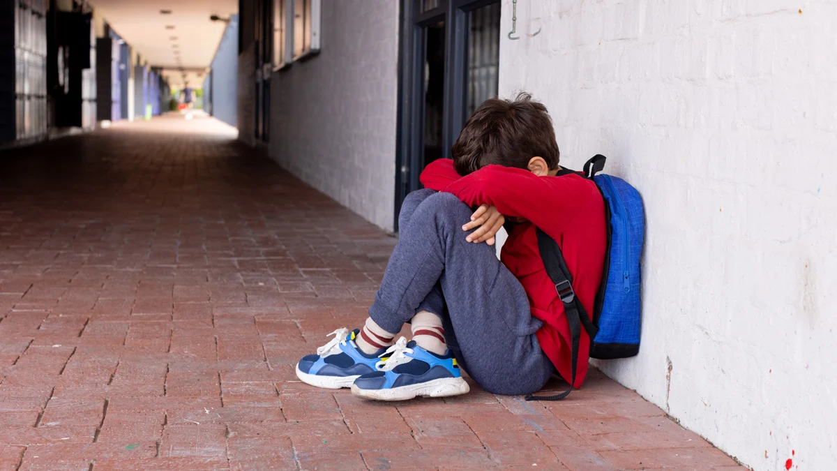 Четирима младежи тероризираха деца и връстници по тепетата, задигнали са