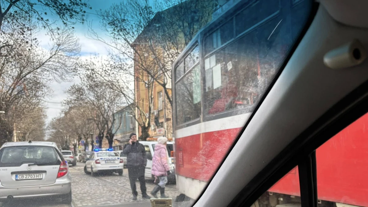 Инцидентът на бул. Опълченска и ул. Пиротска предизвика транспортен хаос,