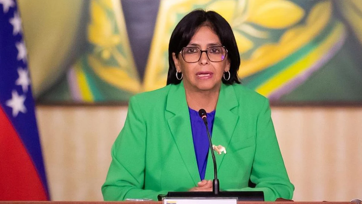 Режимът в Каракас опитва да симулира нормалност, докато Мадуро чака