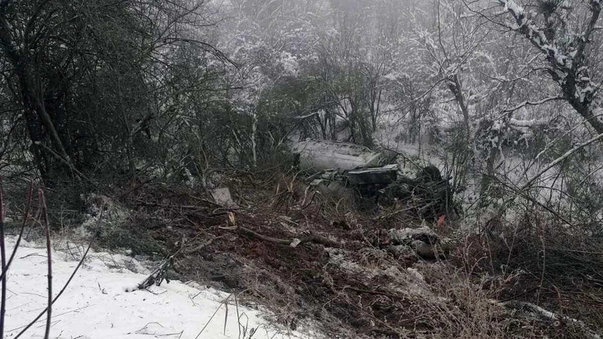 Цистерна излетя в дере край село Нова ПопинаШофьор на тежкотоварен