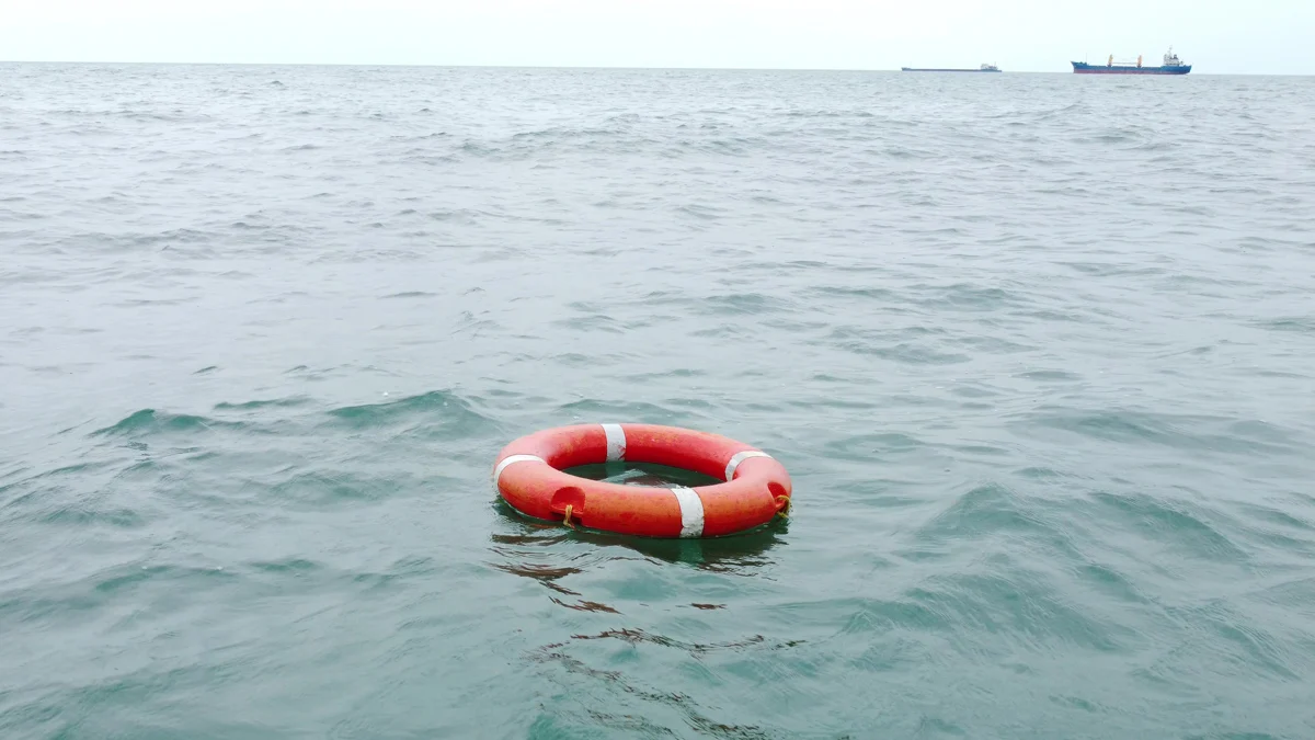 Лодка с над 50 мигранти се преобърна в районаТелата на