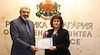 Драгомир Драганов награди д-р Росица Георгиева за новите 8 професии в Русе