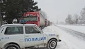 Снегорин и кола се удариха на пътя София - Варна