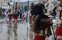 Община Бяла проведе маскарад въпреки снежния капан