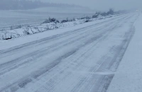 Снежни преспи затрудняват движението по пътя Русе - Плевен