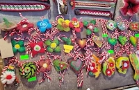 Мартениците от вълна привличат русенци на базара