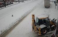 Техника вади от преспите закъсали камиони в Русе