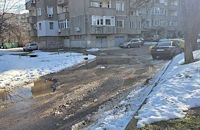 Кални езера превземат междублоковите пространства в квартал "Дружба"