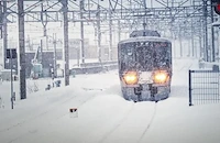 Снежен хаос блокира Румъния и прекъсна тока