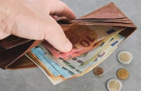 Фискална криза заплашва ръста на заплатите