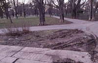 Автомобили превръщат Парка на възрожденците в кална нива