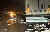 Катастрофа с турски ТИР затрудни трафика по път Е-79