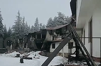 Нови кадри показват отблизо опожарената хижа край Петрохан