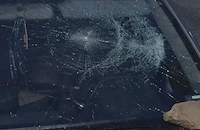 Мъж разби предното стъкло на кола заради шум в София