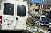 Изоставен бус разгневи русенци заради липса на паркоместа