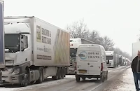 Сняг парализира трафика към „Дунав мост 2“